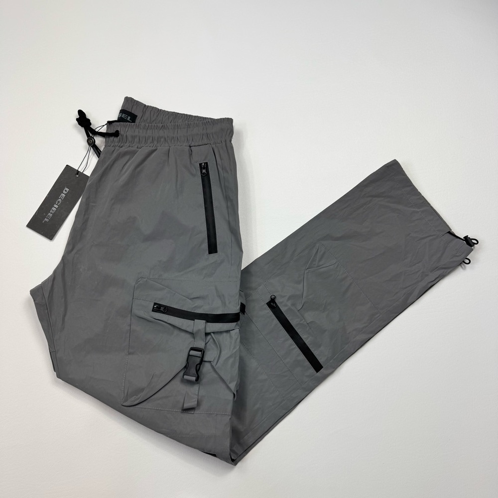 NEW! Men’s Decibel Reflective Cargo Pants Size XL W/Tags